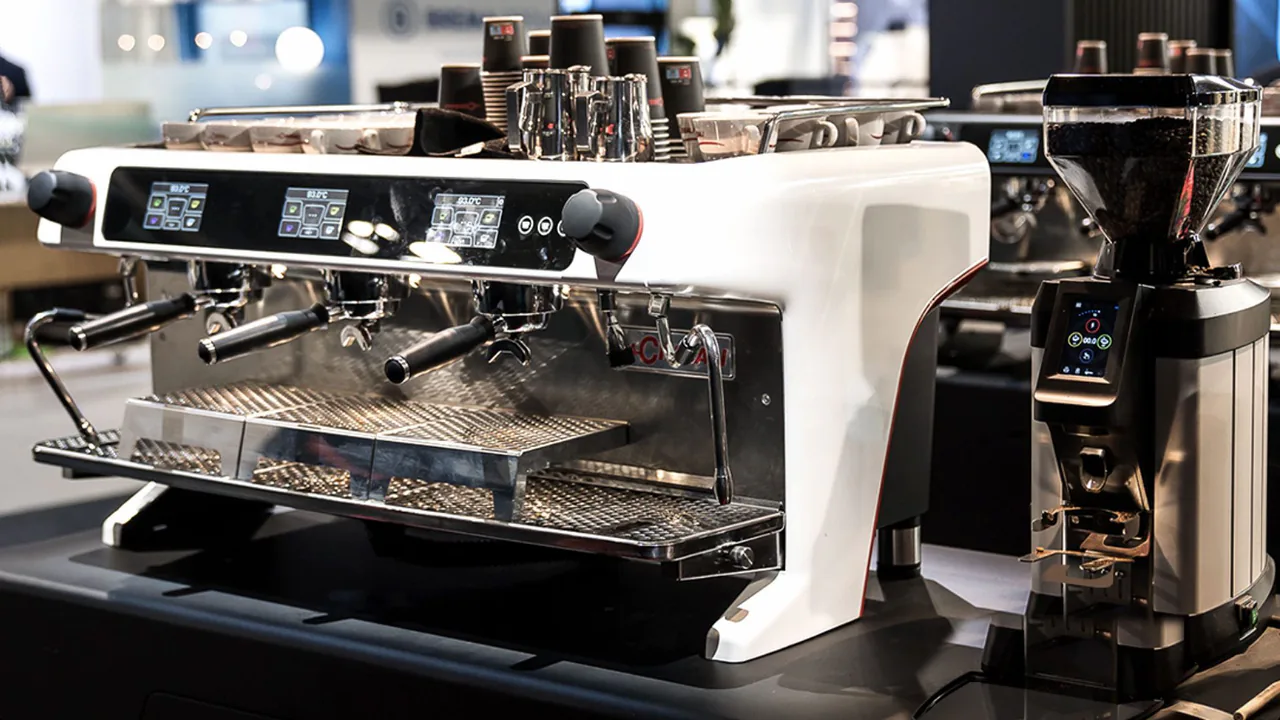 Professionelle Kaffeemaschine im gewerblichen Einsatz